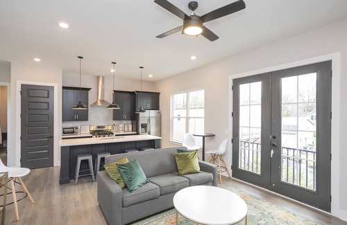 Nashville Casa | *2* Townhome Combo! 6 bd! Boutique Stays great for large groups!