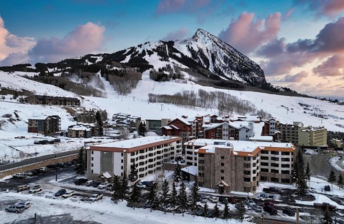 Crested Butte Condominio | 2 Unit Combo! Heated Pool, Hot Tub, Steam + Gym!