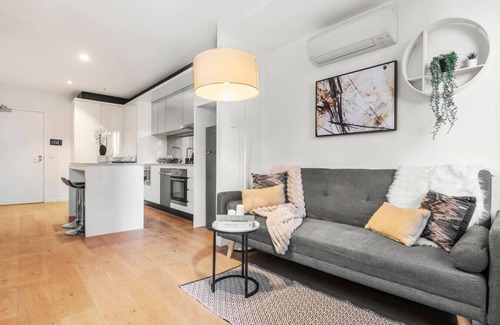 Docklands Apartamento | 2 Units! Dual Building CBD Living, 1 Min to SkyBus