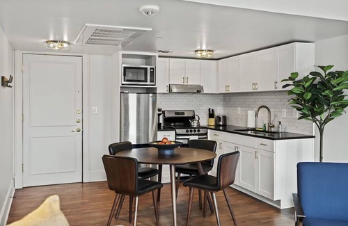 Downtown San Antonio Apartamento | 2 Units | Family Stay w/Modern Amenities | Near Top Landmarks