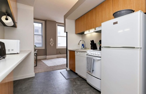 Downtown Des Moines Apartamento | 2 units in 1! Silver Screen Getaway - Downtown Dsm