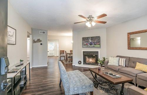 Nashville Apartamento | 2 Units, Sleeps 16, Mins to Downtown - Airport