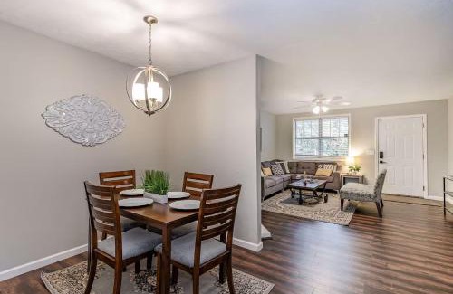 Nashville Apartamento | 2 Units, Sleeps 16, Mins to Downtown - Airport