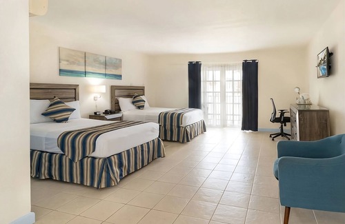 St. Lawrence Gap Hotel | 2 Upscale Unit! Surfing Break at Bathsheba! FREE Parking, w/ Swimming Pool!