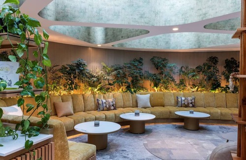 Hipodromo Casa | 2 Urban Rooms, Hot Tub & Yoga - Steps from Parque México! Valet Parking