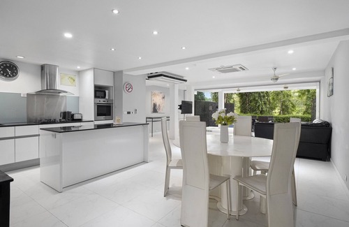 Kathu Casa | 2 villas, 9 habitaciones para 24 personas. 2 piscinas
