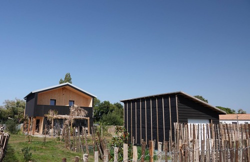 Les Conches Casa | 2 wooden houses near the ocean. Quiet, perfect for family gatherings.