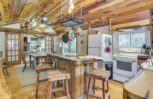 Skyland Cabina | Rústica 3BR Asheville Cabina w / Natación Estanque