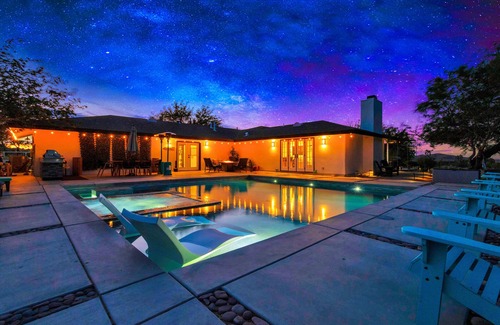 Joshua Tree Casa | 20 Acre Joshua Tree Pool/Spa Home, Sleeps 14 Game Room/Bball Court