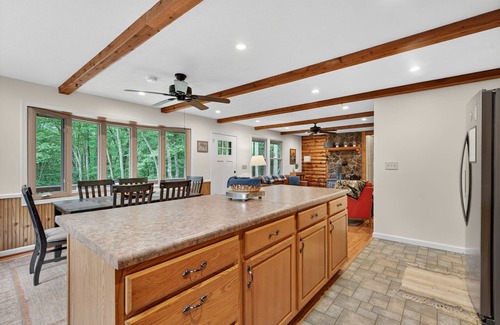 South Fork Chalet De Esquí | 20 acres w/Private Pavilion, Hot Tub & Fire Pit