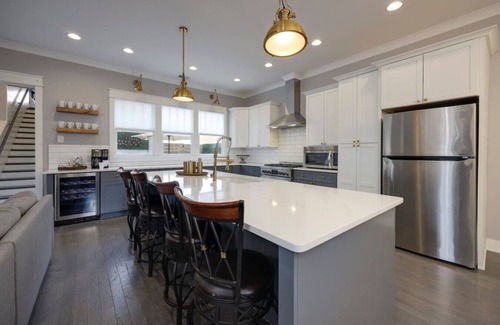 Historic Waverly Casa | 20 Bed Luxury 12 South Bachelorette Pad