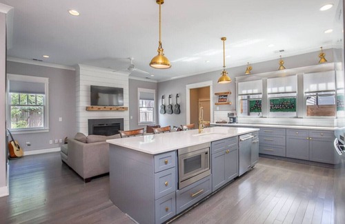 Historic Waverly Casa | 20 Bed Luxury 12 South Bachelorette Pad
