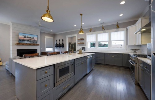 Historic Waverly Casa | 20 Bed Luxury 12 South Bachelorette Pad