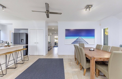 Hillarys Casa | 20% Discount 75” TVs Long Stay Comfort Perfect for Relocations