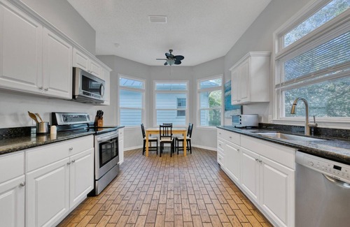 Dune Allen Beach Casa | 30A, 6 hab. En DUNE ALLEN BEACH / PASOS DE LA ARENA! CARRO DE CASA Y ESTUDIO APT INCLUIDO!