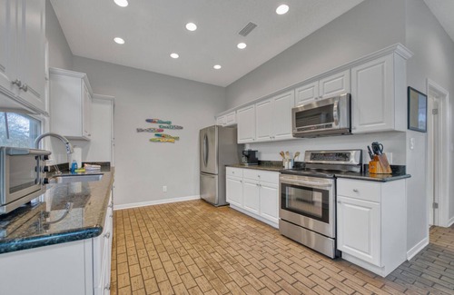 Dune Allen Beach Casa | 30A, 6 hab. En DUNE ALLEN BEACH / PASOS DE LA ARENA! CARRO DE CASA Y ESTUDIO APT INCLUIDO!