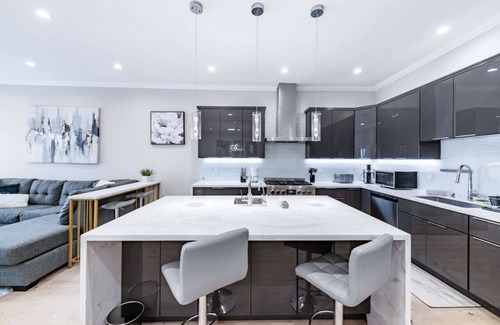 Bayview Casa | 20 Guest Oasis | Spacious SF Skyline Getaway!
