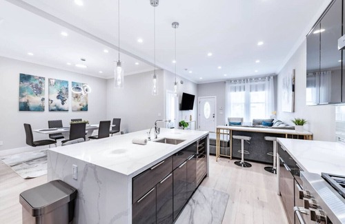 Bayview Casa | 20 Guest Oasis | Spacious SF Skyline Getaway!