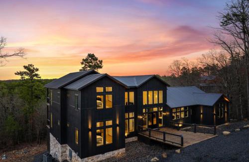 Broken Bow Casa | 20 Guests 2 Pets 1 Epic Escape Midnight Skies