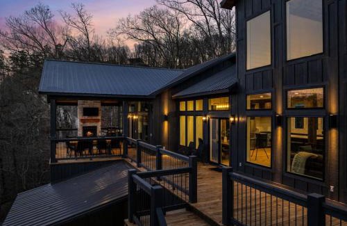 Broken Bow Casa | 20 Guests 2 Pets 1 Epic Escape Midnight Skies