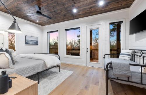 Broken Bow Casa | 20 Guests 2 Pets 1 Epic Escape Midnight Skies