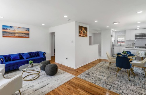 Little Ferry Casa | 20 Min from NYC, Parking, Modern, 10 Min MetLife Stadium and American Dream mall