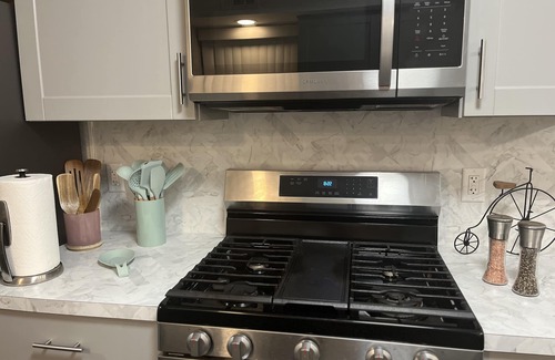 Warren Casa | 20 mins to dt Detroit, 4 miles to GM Tech Center, 15 mins to LK Saint Clair