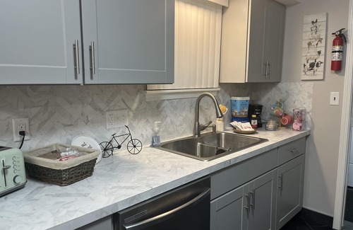 Warren Casa | 20 mins to dt Detroit, 4 miles to GM Tech Center, 15 mins to LK Saint Clair
