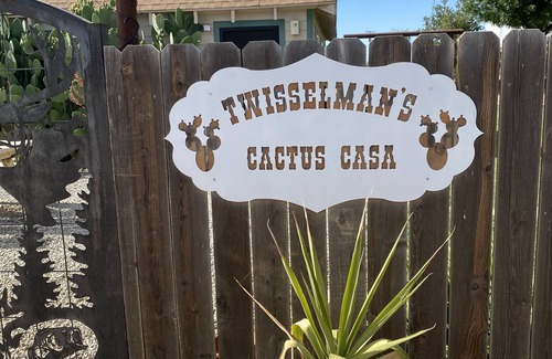 Santa Margarita Casa | 20 minutes from Carrizo Plain National Monument. Twisselman's Cactus Casa