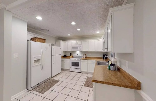Bahama Beach Casa | 20% off 4+ days -Big dog-friendly steps to beach, 2 kitchens, game & dressing Rm