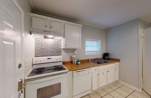 Bahama Beach Casa | 20% off 4+ days -Big dog-friendly steps to beach, 2 kitchens, game & dressing Rm