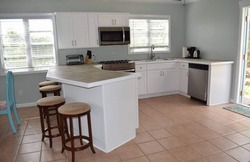 Lower Carolina Villa | COMPLETAMENTE REHABBED 2 dormitorios, 1 baño, spa, ducha al aire libre y vistas al agua!