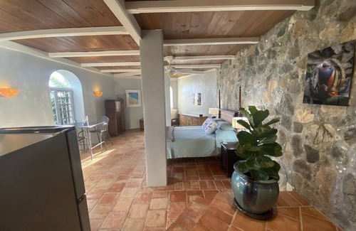 Estate Saint Quaco and Zimmerman Villa | ¡Escuche las olas de esta villa de piedra de lujo con piscina, privacidad, vistas de 180 °!