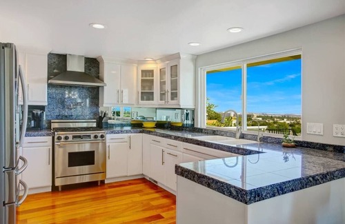 Ventura Casa | 25% Off Aug 25-31! Amazing Ocean Views, W/Hot Tub
