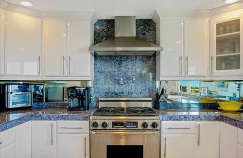 Ventura Casa | 25% Off Aug 25-31! Amazing Ocean Views, W/Hot Tub