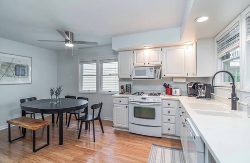 Chautauqua Casa | 20 Park-Walk to Everything CHQ-Pets OK-Free Bikes