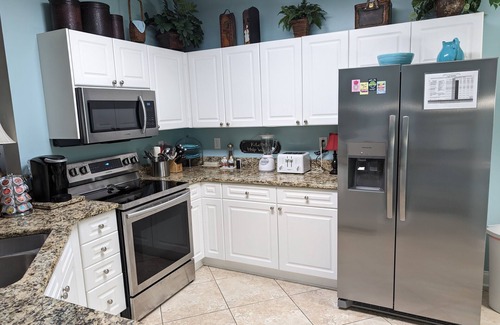 North Myrtle Beach Condominio | Grandes semanas de otoño disponibles: 3 bds / 2 baños, vistas de cursos de agua y campos de golf