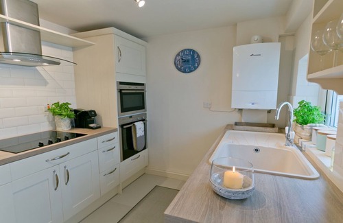Beaumaris Apartamento | 20 Rosemary Lane - a coastal that sleeps 4 guests in 2 bedrooms