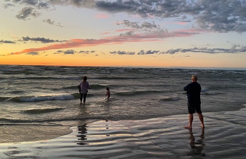 Wasaga Beach Casa | 200 Ft to Private Sandy Beach