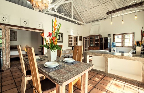 Umalas Villa | ★ -35% ★ 4BR y piscina ★ Tina caliente ★ 7min Playa ★ Sundeck ★ 2 cocinas ★ WiFi