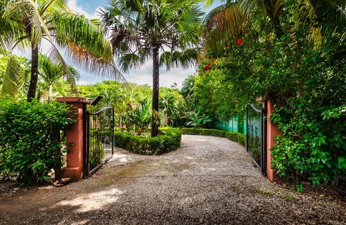 Junquillal Casa | 200 steps from the beach! Private 3BR Pool AC Wifi