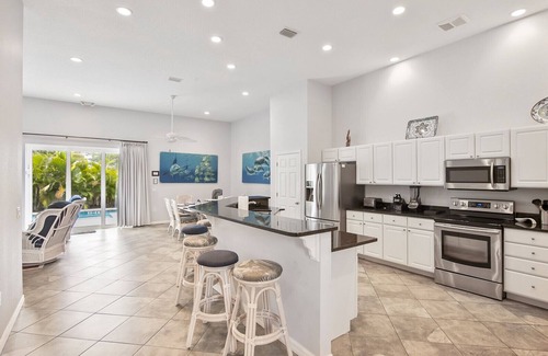 Winslow Reserve Casa | Cocoa Beach Casa privada! Capacidad 8-12, piscina climatizada privada, pasos de la playa