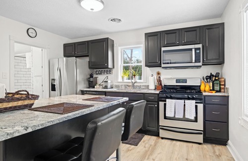Miller Southside Casa | 200 Yards to Lane Stadium Green Street