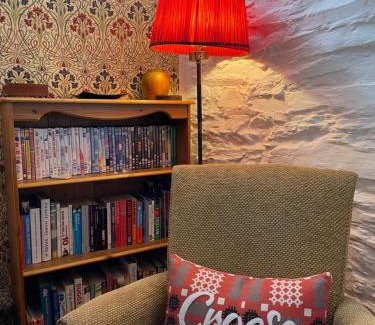 Llanidloes Casa | 200 year old Gardener's cottage, Mid Wales