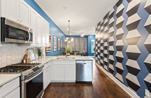 Hillsboro West End Apartamento | 2001 Convent Pl #5 Nashville TN 37212 (Jon & Alon) - Walk to Vanderbilt & Belmont with Garage & Rooftop Deck