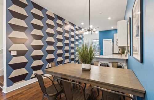 Hillsboro West End Apartamento | 2001 Convent Pl #5 Nashville TN 37212 (Jon & Alon) - Walk to Vanderbilt & Belmont with Garage & Rooftop Deck
