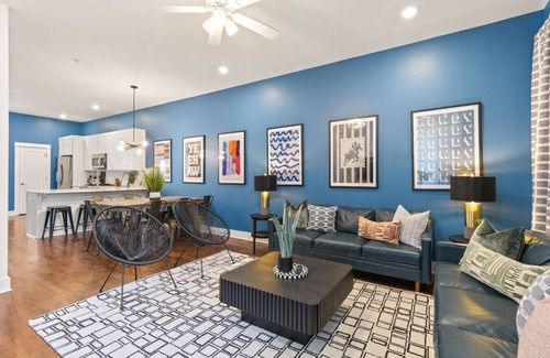 Hillsboro West End Apartamento | 2001 Convent Pl #5 Nashville TN 37212 (Jon & Alon) - Walk to Vanderbilt & Belmont with Garage & Rooftop Deck