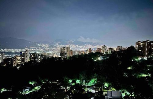 El Castillo Apartamento | 2002 City skyline view in El Poblado