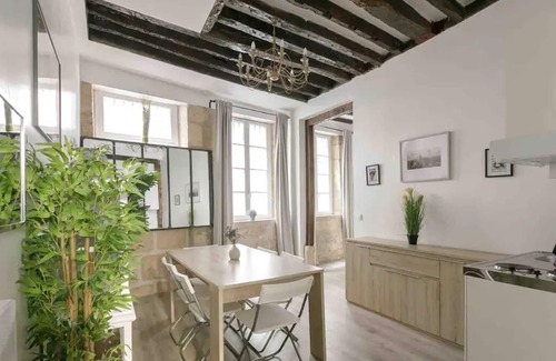 Sorbonne Apartamento | 200m2 Impeccable Parisian Charm,perfectly Nestled Next to Notre Dame 2-min Walk