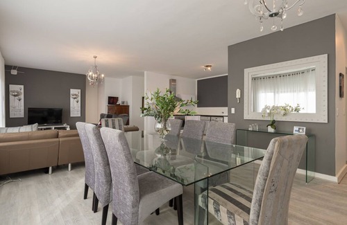 Century City Apartamento | 200sqm Top Floor apartment, 3 bedrooms 3 bathroom apartment in Cape Town